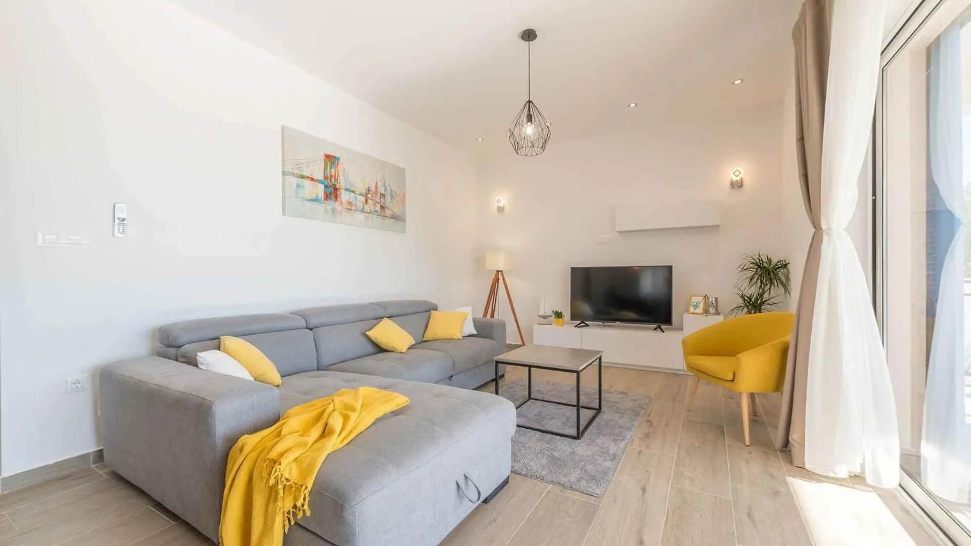Holiday Home In Tinj 51845
