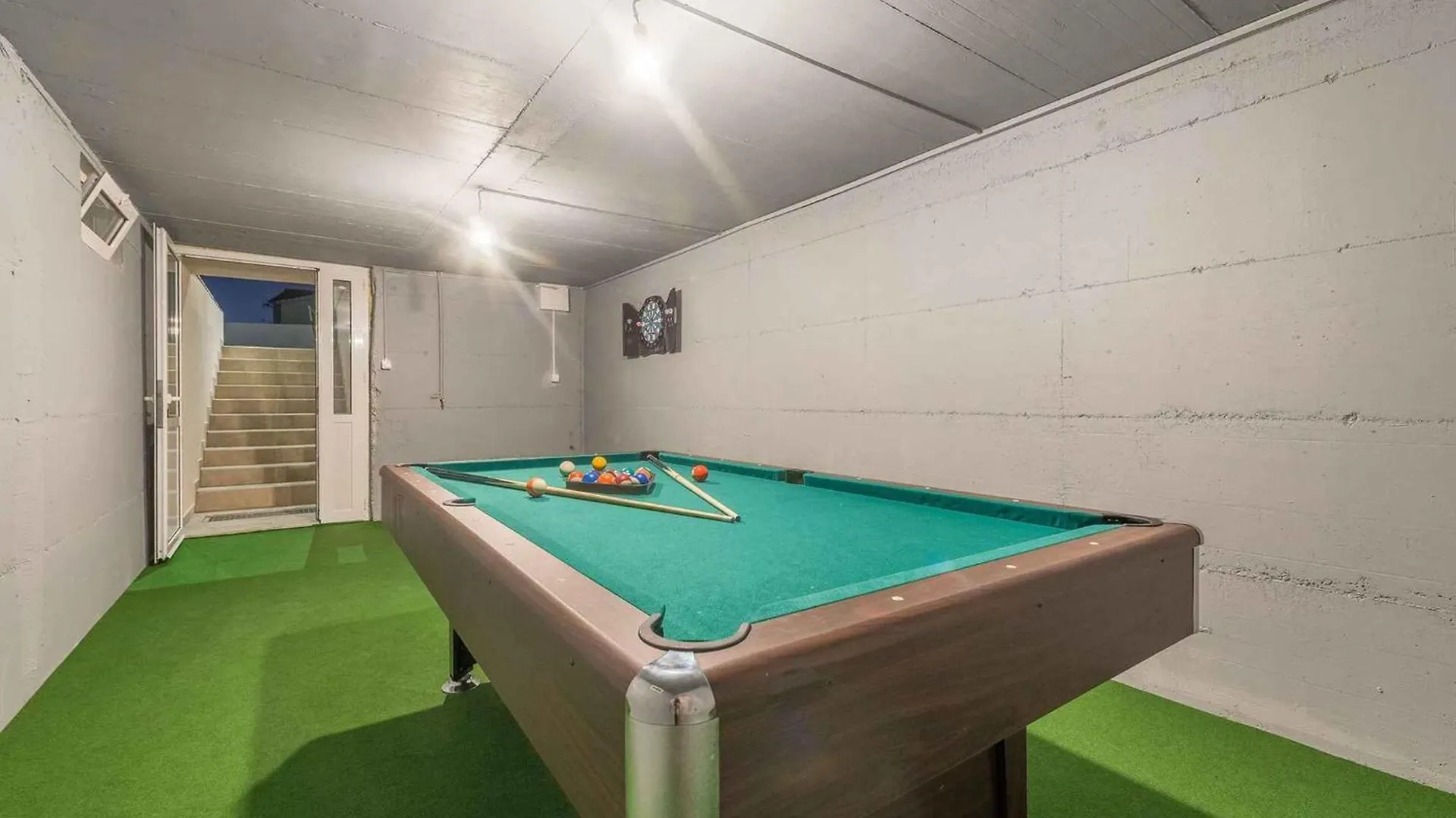 Holiday Home In Tinj 51845