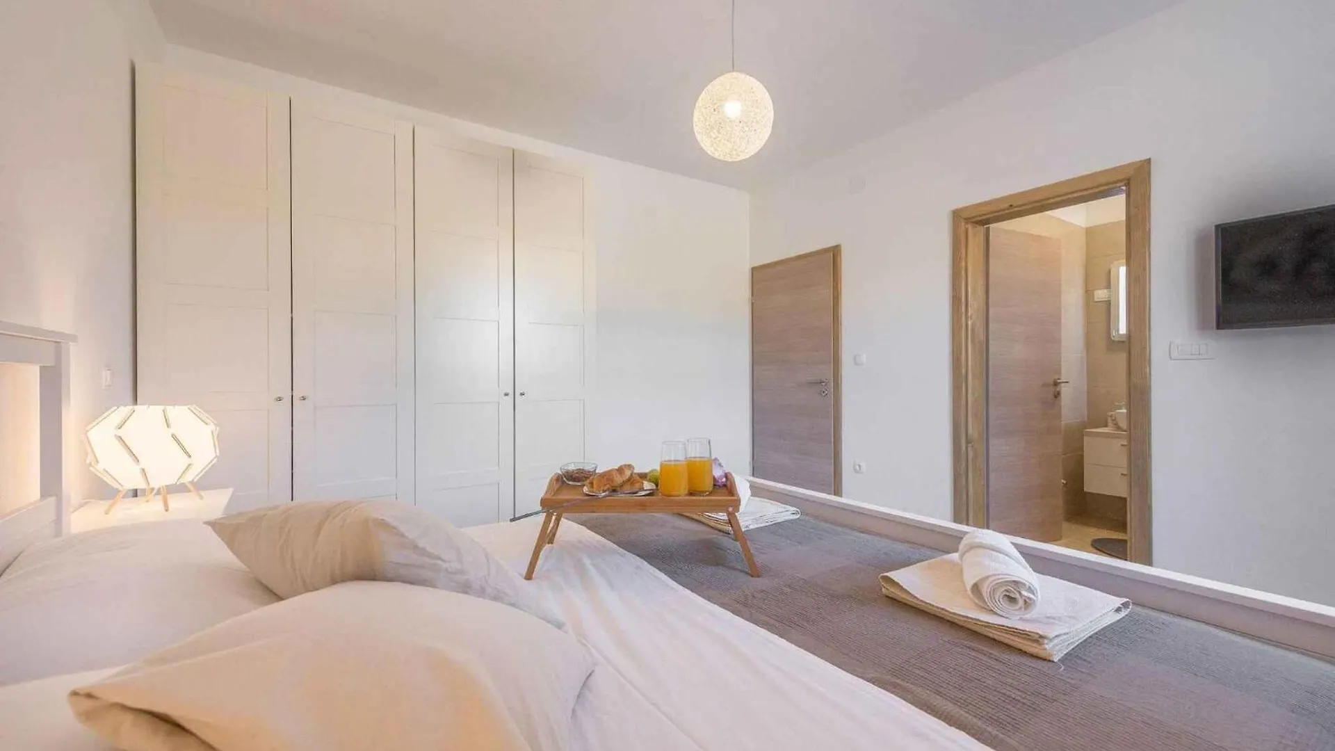 Holiday Home In Tinj 51845