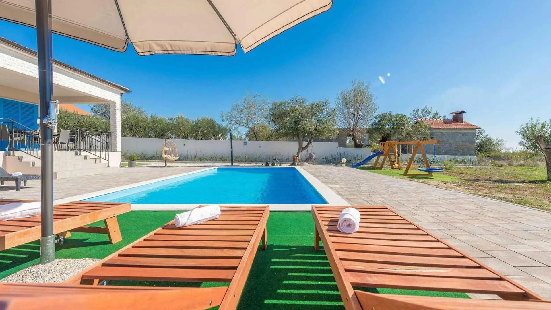 Holiday Home In Tinj 51845