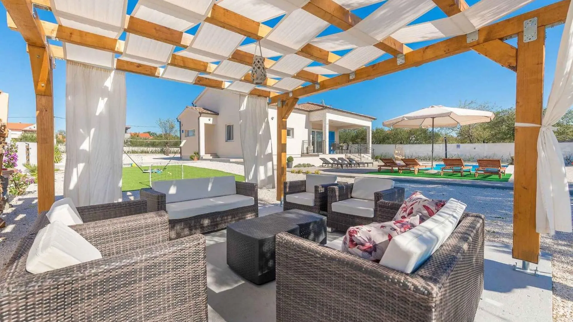 Holiday Home In Tinj 51845