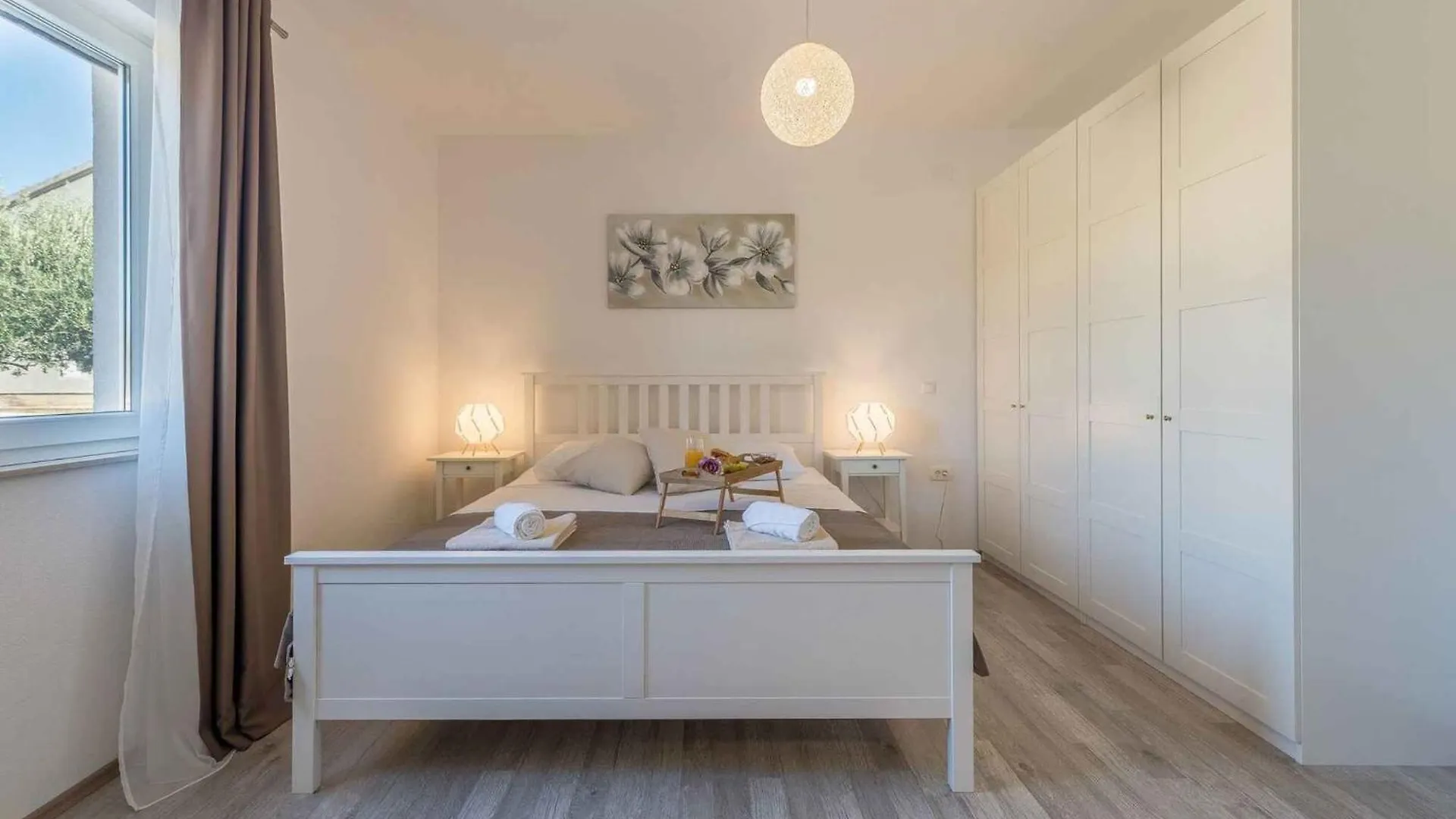 Holiday Home In Tinj 51845