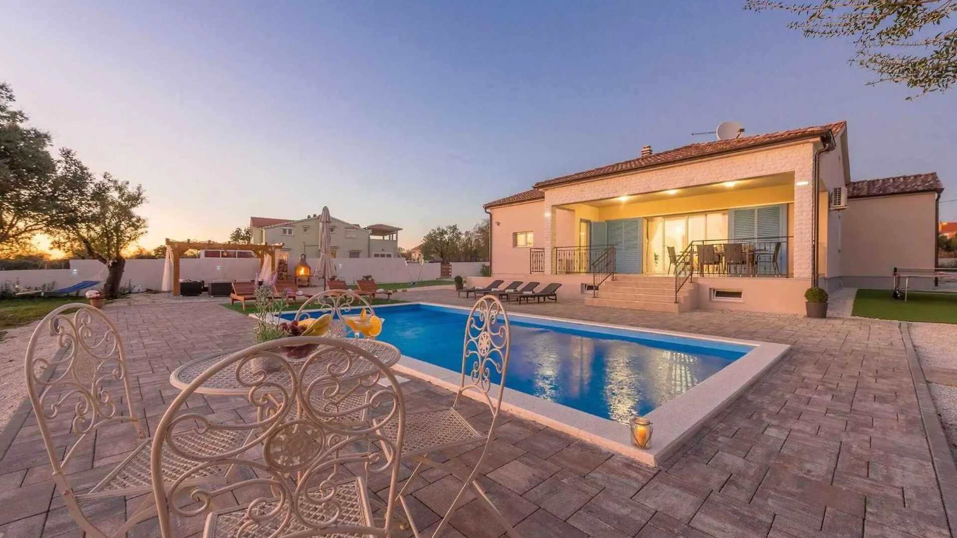 Holiday Home In Tinj 51845