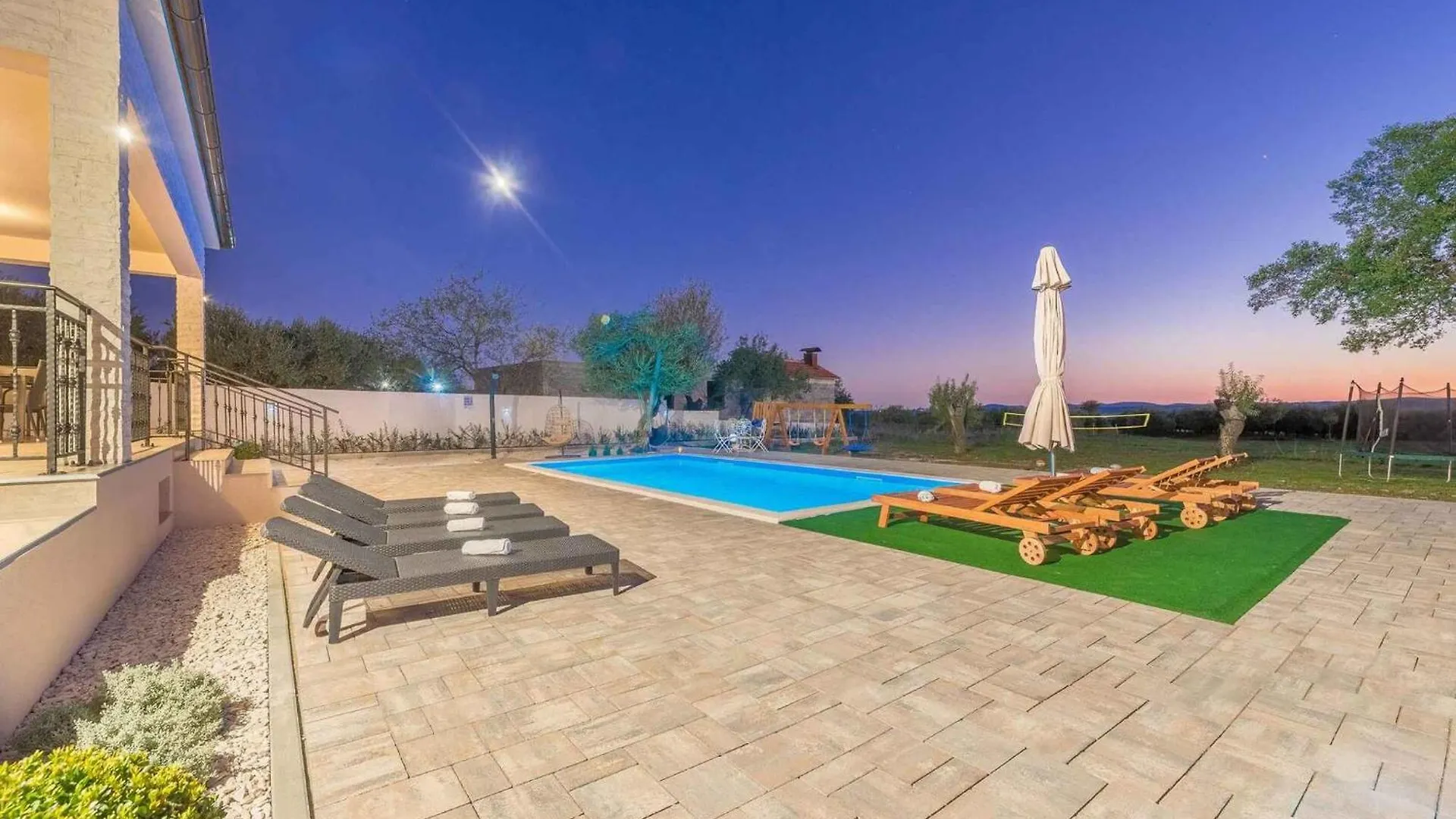 Holiday Home In Tinj 51845