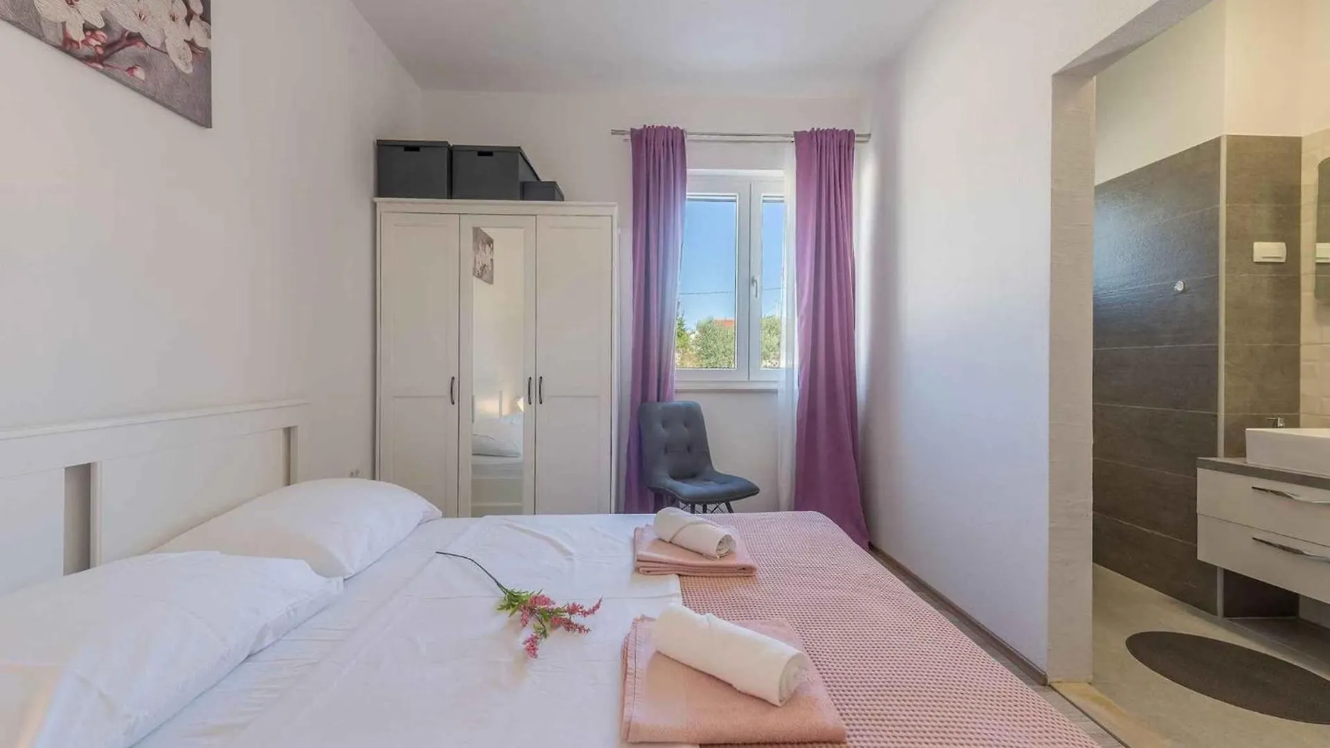 Holiday Home In Tinj 51845