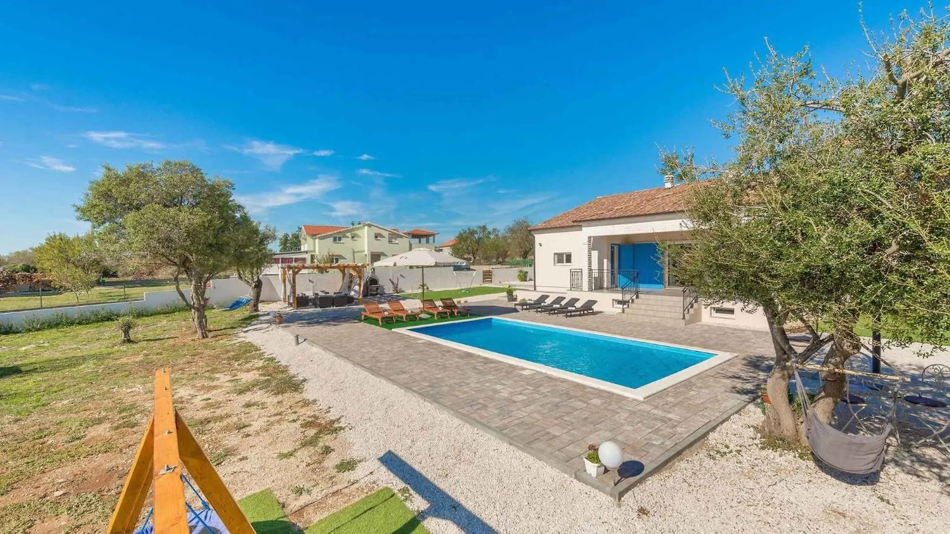 Holiday Home In Tinj 51845